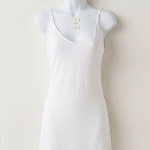 Elegant White Sleeveless Dress